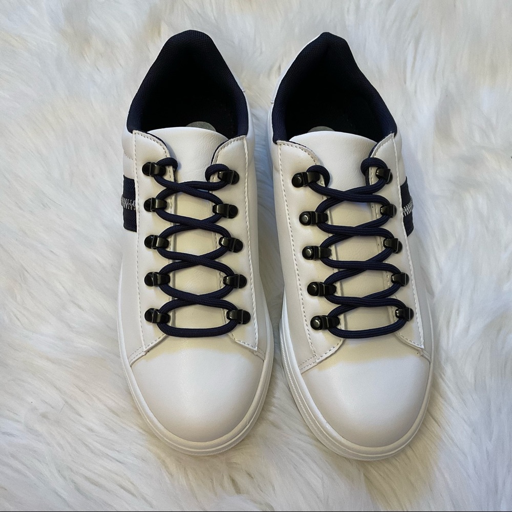 Journee Collection Arden Sneakers - New in Box - Size 8 - White / Navy - Picture 4 of 16